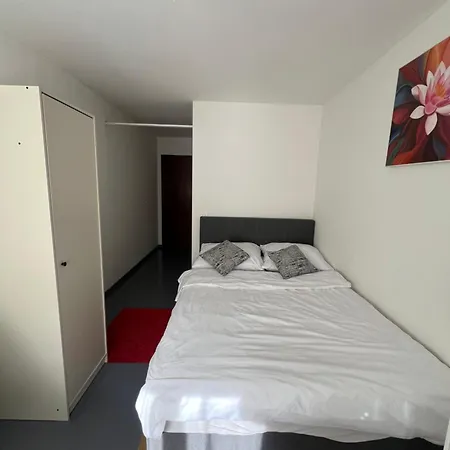 Suesse Naehe Der Aare Und Zentrum