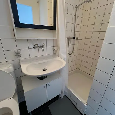 Suesse Naehe Der Aare Und Zentrum *